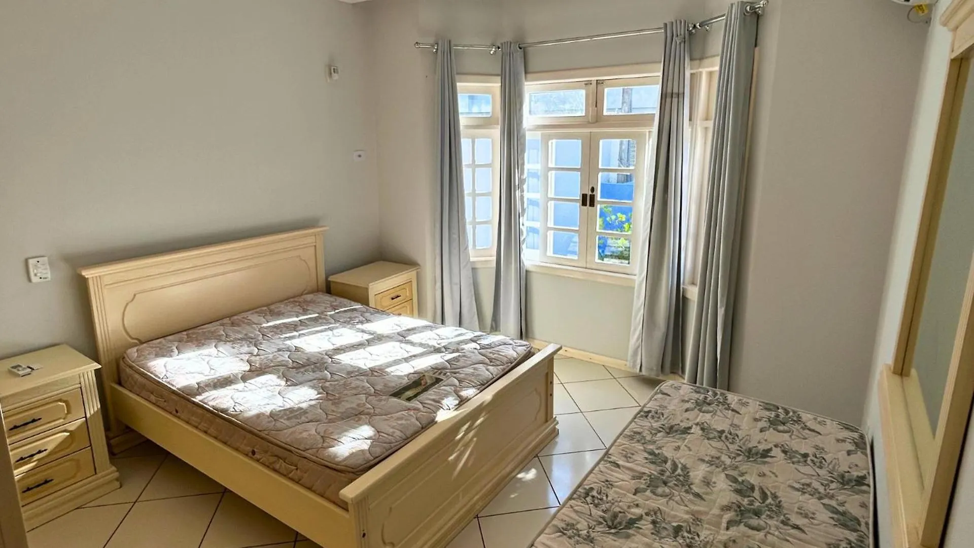 Casa Com 04 Suites 봄비나스 0*,